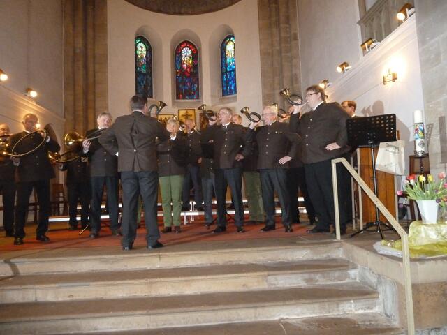 Schnittig spielte das Jagdhornbläsercorps Calenberg auf.Es spielte als erstes den Calenberger Jägergruß.