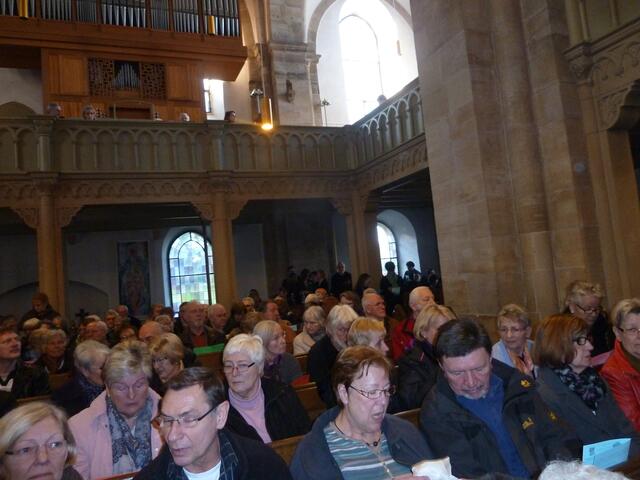 Eine gut gefüllte Kirche.