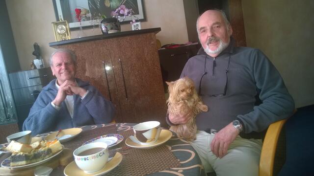 38)31028Gronau, 23.03.15, Eberhard Sievers vor seiner Lesung beim Kaffee-Gespräch bei Ursula und Walter Deppe. Nach der Lesung noch ein Rundgang durch Gronau und dann gings wieder ab nach Loccum, seinem jetzigen Wohnort.