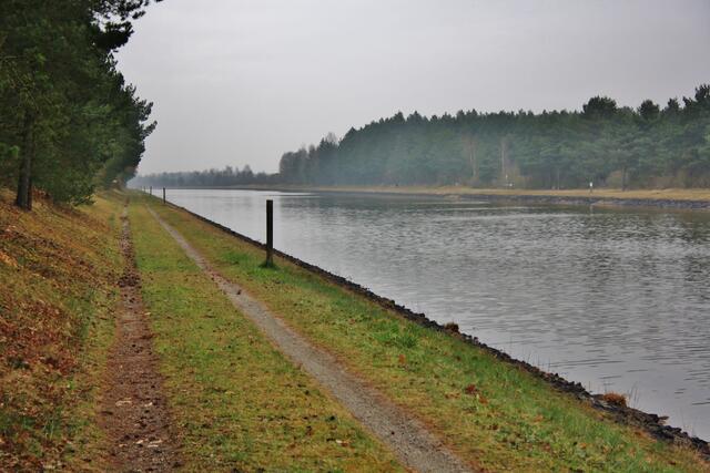 Der Elbe-Seitenkanal bietet Liegeplätze für Sportboote und Frachtschiffe
