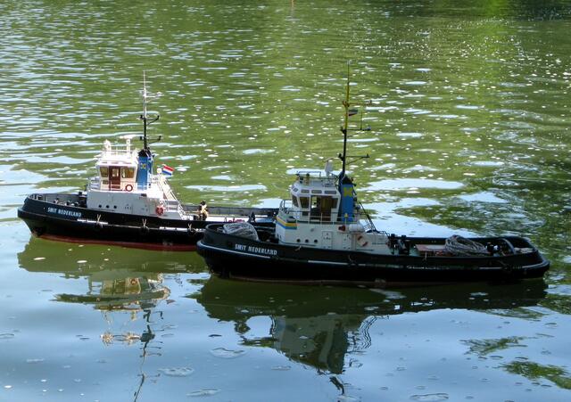 Zweimal Schlepper Smit Nederland.