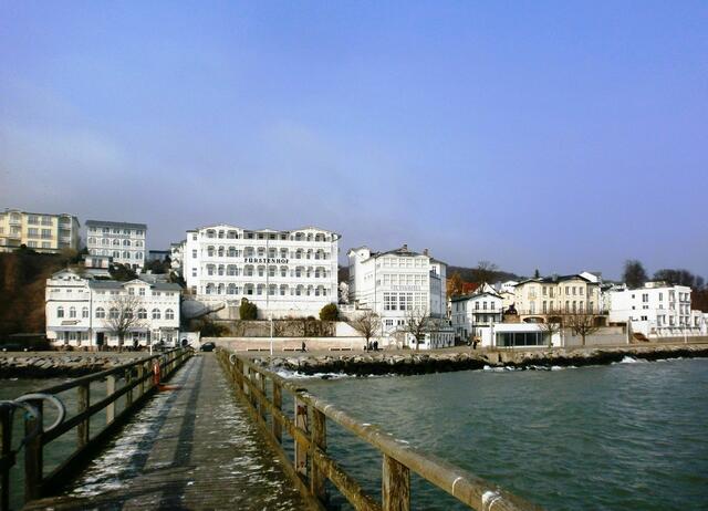 Anfang des 20. Jahrhunderts wurde die Strandpromenade gebaut. Es entstand die typische Bäderarchitektur. Hotels und Pensionen prägten das Bild von Sassnitz zu jener Zeit.
