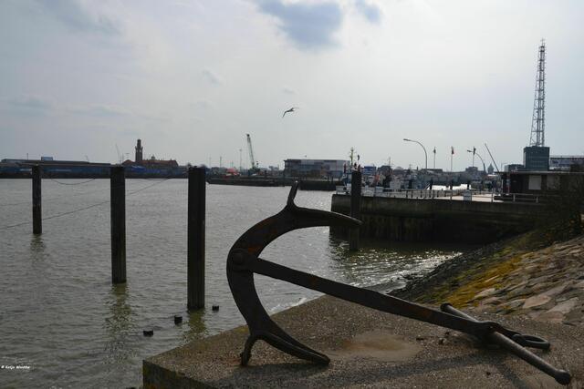 Alter Hafen in Cuxhaven - links im Hintergrund mit dem Turm die HAPAG-Hallen (Foto: Katja Woidtke)