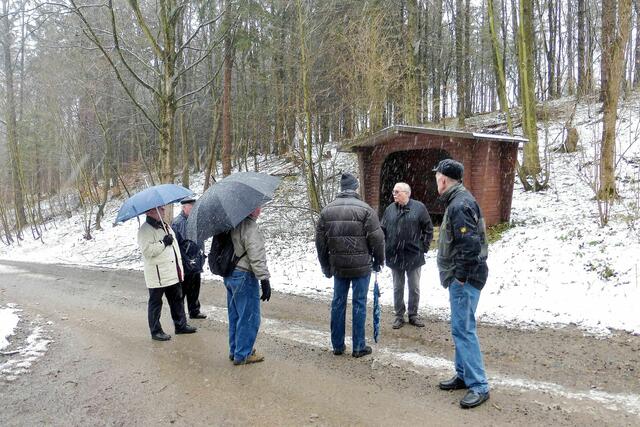 ..... die kleine Schutzhütte am Abzweig zur Bantorfer Höhe