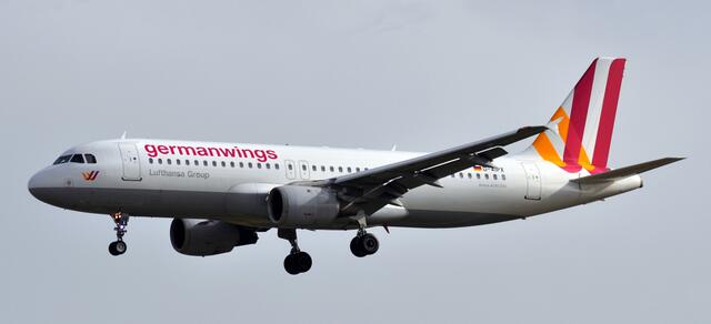 „Pulverisiert“: Ein früheres Bild der Unglücksmaschine. Als der Airbus A 320-200 mit der Kennung D-AIPX am 24. März in den französischen Alpen zerschellte, fanden 150 Menschen den Tod. Für Teile der Medien war das das Fanal für eine beispiellose Schlammschlacht und Hetzjagd auf die Hinterbliebenen. | Foto: Sebastian Mortier/ http://creativecommons.org/licenses/by-sa/2.0/