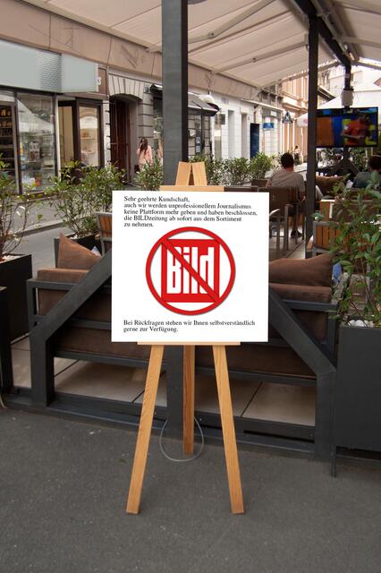 Hier auch nicht mehr: Wer bei einem gepflegten Cappuccino seine voyeuristischen Neigungen befriedigen möchte, ist zumindest in diesem Straßen-Cafè mit angeschlossenem Zeitschriftenhandel an der falschen Adresse. | Foto: Artemtation