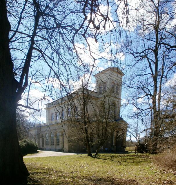 die Schlosskirche aus 1844 (sie war ursprünglich Kurhaus)