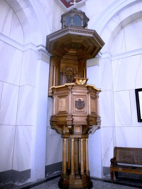 die Schlosskirche aus 1844 (sie war ursprünglich Kurhaus)