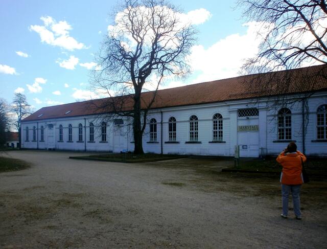 der Marstall aus 1821, welcher der ehemalige Pferdestall des Malte von Putbus