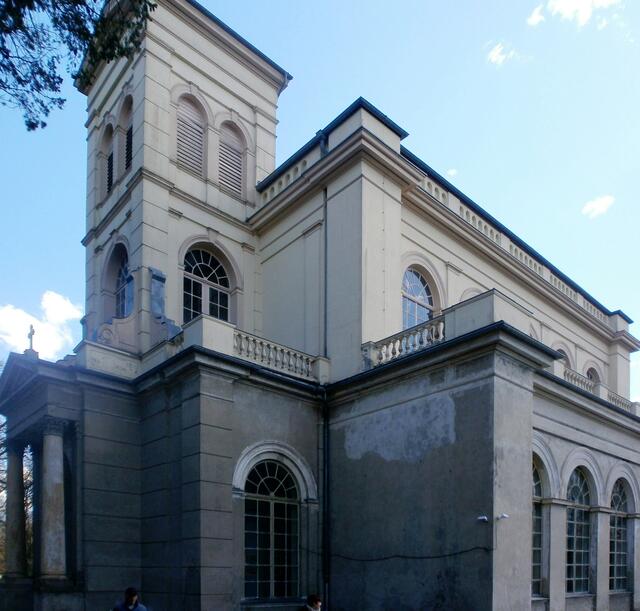 die Schlosskirche aus 1844 (sie war ursprünglich Kurhaus)