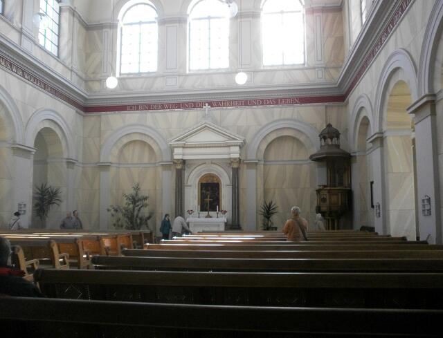 die Schlosskirche aus 1844 (sie war ursprünglich Kurhaus)