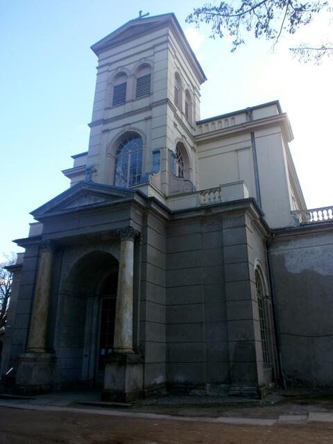 die Schlosskirche aus 1844 (sie war ursprünglich Kurhaus)