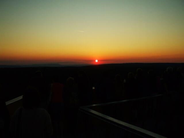 Sommersonnenwende an 26.6.2010  - Sonnenuntergang hinter dem Brocken !