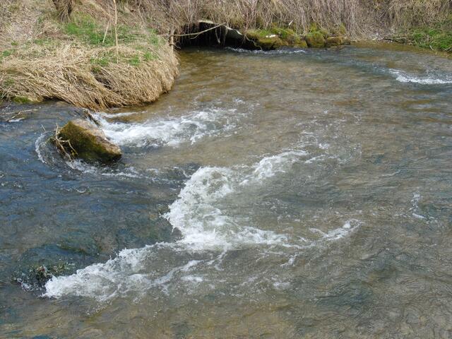 Der Radweg "Via Claudia Augusta" entlang der Westseite des Lechs zwischen Herbertshofen und Meitingen wird unterquert