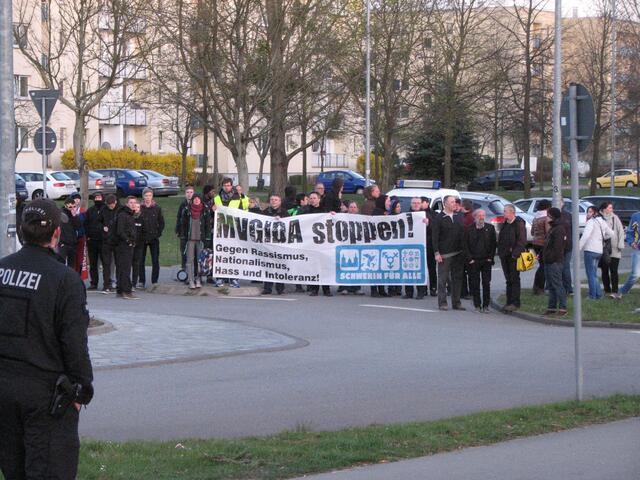 Gegemdemo am Kreisverkehr Kantstrasse/Hamburger Allee