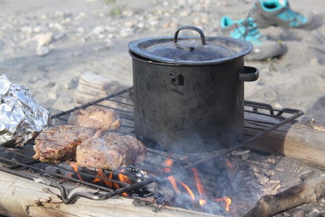 Lecker, unser Abendessen. Aber es gab nicht jeden Tag Fleisch.