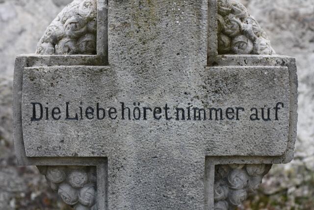 Grabmal Pfarrer Heinrich