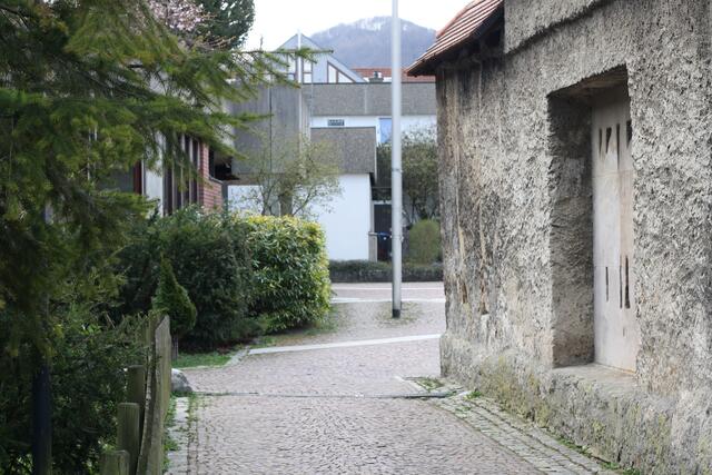 Rückseite des in die Kirchhofmauer integrierten Kriegerdenkmals
