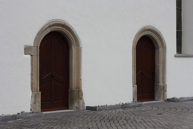 Haupteingänge der Kirche