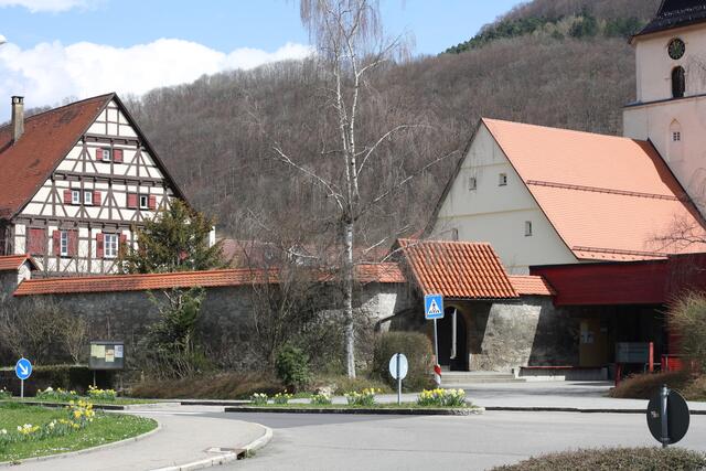 Pfarrhaus und Kirche