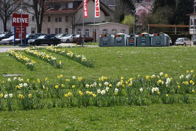 Blick Richtung REWE-Parkplatz im Ortszentrum