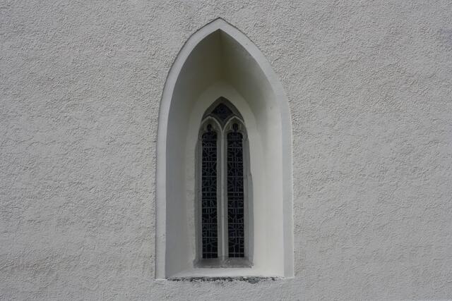 Chorfenster im Kirchturm