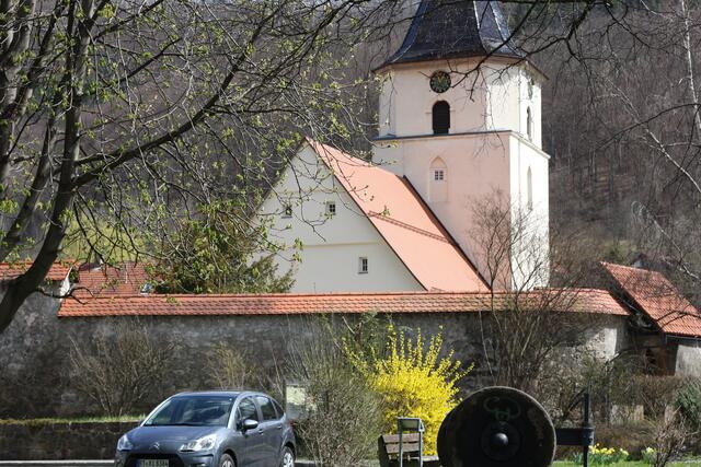Johanneskirche und Mauer