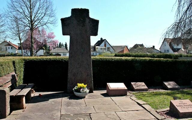 Kriegsgräbergedenkstätte auf dem Friedhof von Kirchhain.