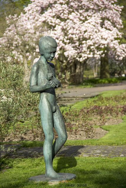 Eine der zahlreichen Skulpturen im Stadtpark.