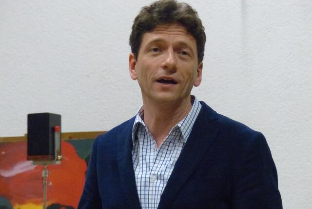 Der Vorsitzende des Freundeskreises "Alt Rain e.V." Herr Dr. Markus Würmseher .... begrüßt die Gäste ...