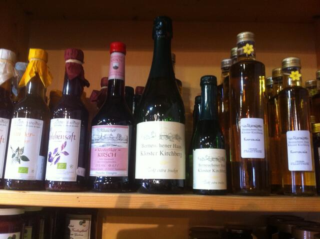 All dies wird im Klosterladen angeboten.