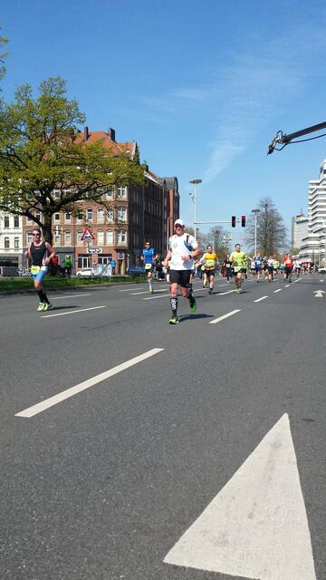 Andrè Schönemeier vom SV Hertha Otze auf dem letzten Kilometer des Halbmarathon in Hannover.