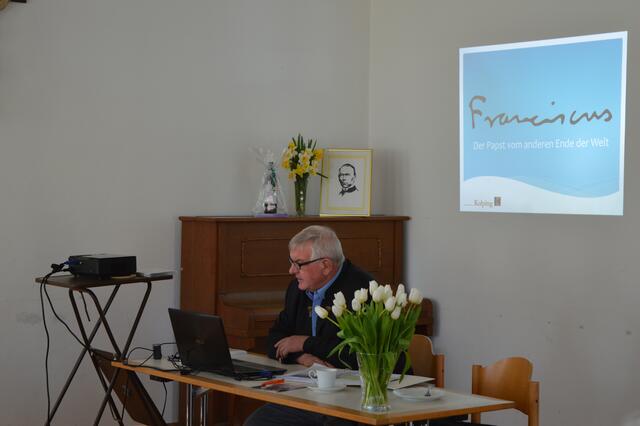 Karl Schneider hielt den Vortrag mit dem Titel: "Franciscus - Der Papst vom anderen Ende der Welt"
