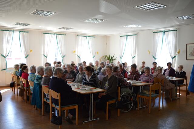knapp 60 Senioren lauschten interessiert