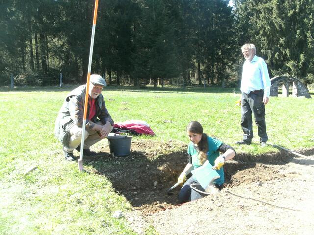 M. Deiler mit Mitgliedern des archäolog. Grabungsteams ABD Dressler (April 2015)