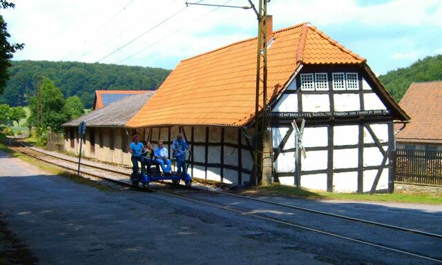 Kleiner Eindruck von einer Draisinenfahrt. Die Extertalbahn hat eine bewegte Geschichte, wer nachlesen möchte: http://www.myheimat.de/rinteln/kultur/buchtipp-mit-der-elektrischen-extertalbahn-von-rinteln-nach-barntrup-d2564557.html