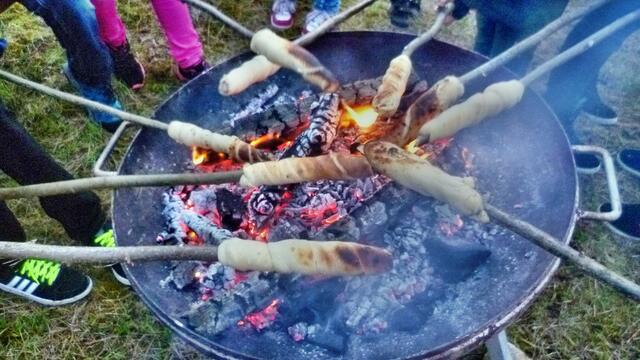 Ein schöner verregneter Abend - Maifeuer in Krawinkel 2015 !