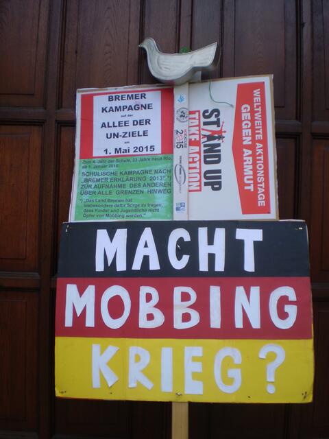 BAKI-Plakat zum 1. Mai 2015 im "Bremer Friedenstor" (s. GOOGLE)