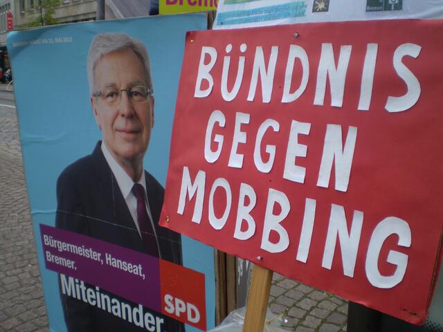BAKI-Plakat am 1. Mai 2015 nach der DGB-Veranstaltung auf dem Domshof in Bremen