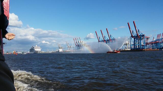 Das  Kreuzfahrtschiff  SC Splendida wird begleitet!