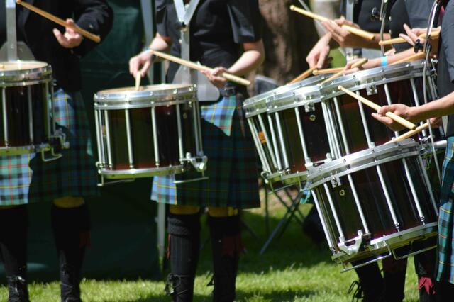 Drummer mit Sticks in action