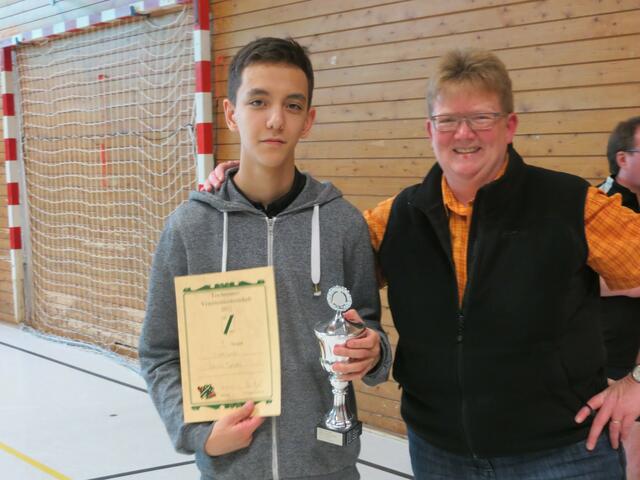 Daniel Tjandra gewinnt im Einzel die Trostrunde.