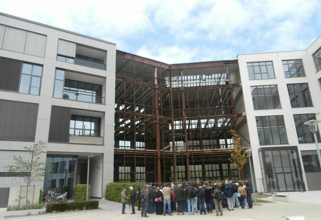 ...und Rückfront. Teilweise schon mit neuen, sogenannten Vorhang-Fassaden unter Beibehalt des Stahlskeletts.