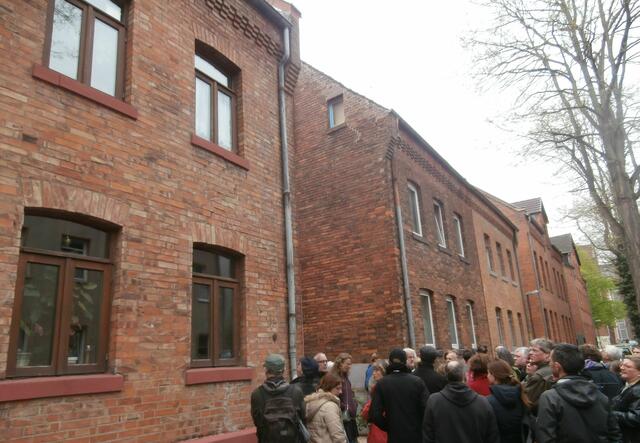 Backstein-Häuser in der Haspelmathstraße für auswärtige Arbeiter (u. a. Eichsfeld) und deren Familien. Keine Werkswohnungen.