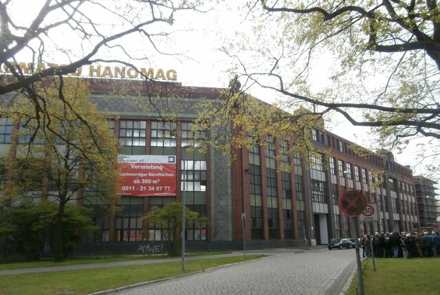 Ehemalige Hanomag-Kanonenwerkstatt, 1917 in Skelettbauweise gebaut,  am Deisterplatz. Vorderansicht...