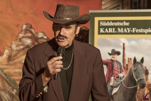 Fred Rai ist tot. Zwei Tage nach der Pressekonferenz in seiner Western City in Dasing starb der beliebte Gründer der Süddeutschen Kar May-Festspiele am 24. April 2015 bei einem Ausritt an den Folgen eines Schlaganfalls. Das Bild zeigt Fred Rai bei der Pressekonferenz am 22. April 2015