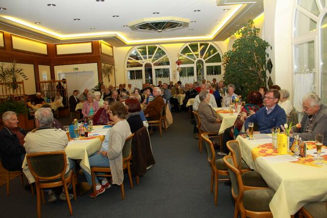 Blick in die mit 74 Vereinsmitgliedern überaus gut besuchte Jahreshauptversammlung