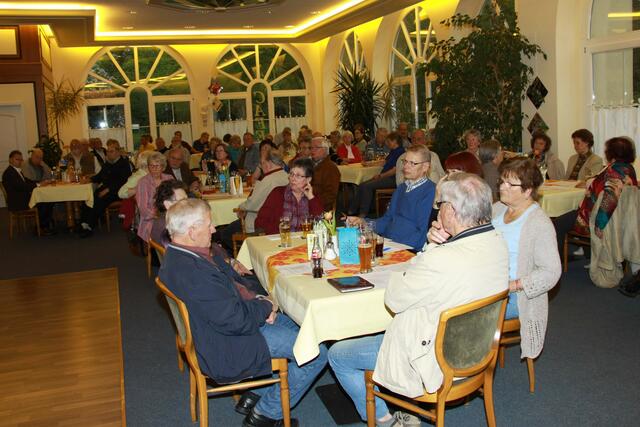 Blick in die mit 74 Vereinsmitgliedern überaus gut besuchte Jahreshauptversammlung