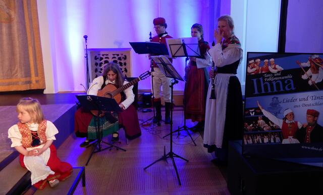 Ihna, die musizierende Gruppe
