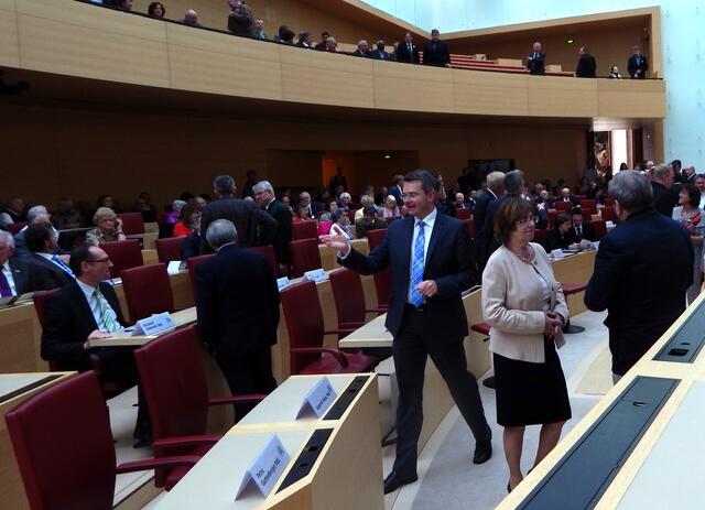 Mit Blick auf die vielen Abgeordneten und Gäste